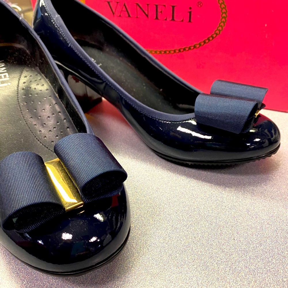 Bow dressy pumps